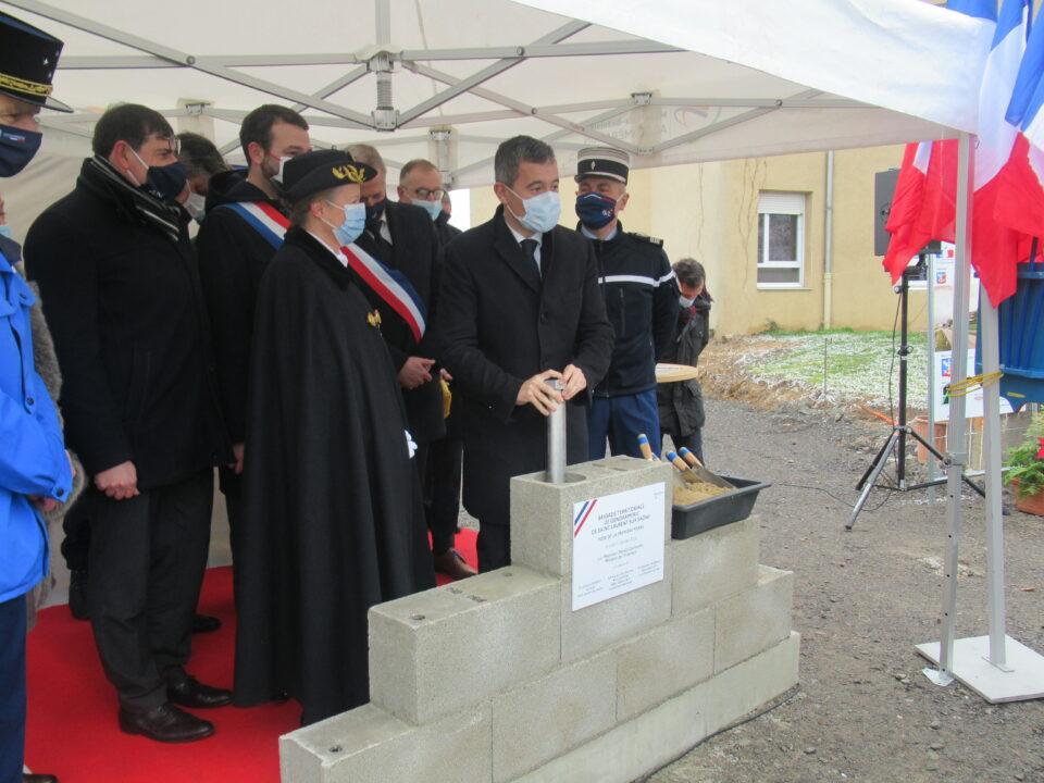 ST LAURENT SUR SAONE Pose 1 ère Pierre Gendarmerie 20220117 2 (2)