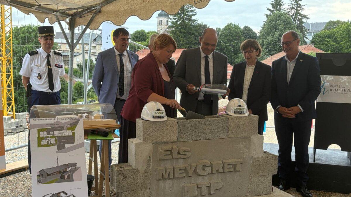 PLATEAU HAUTEVILLE Pose 1 ere Pierre Gendarmerie 20240710