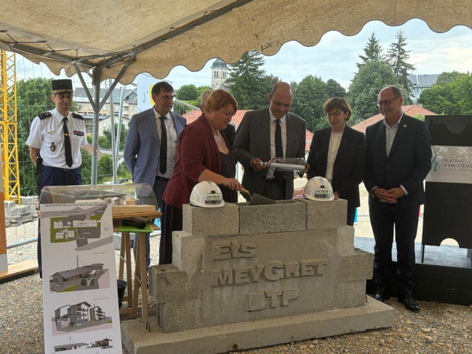 PLATEAU HAUTEVILLE Pose 1 ere Pierre Gendarmerie 20240710